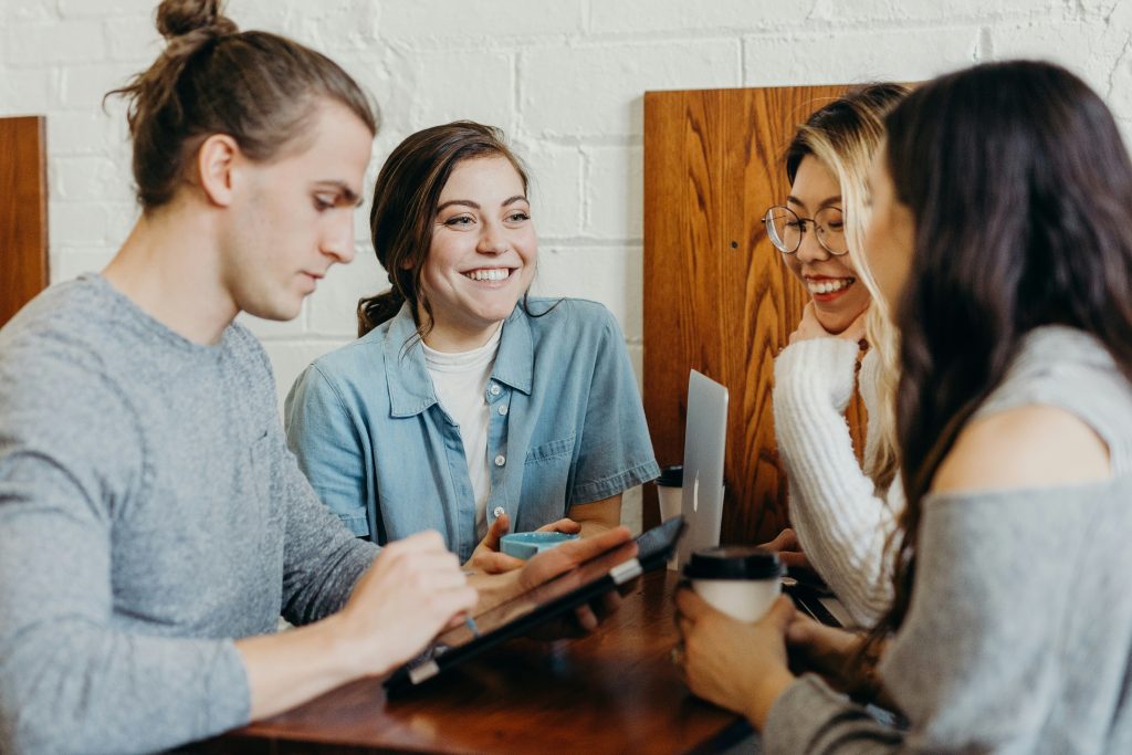 https://unsplash.com/photos/a-group-of-friends-at-a-coffee-shop--uHVRvDr7pg Photo by Brooke Cagle on Unsplash