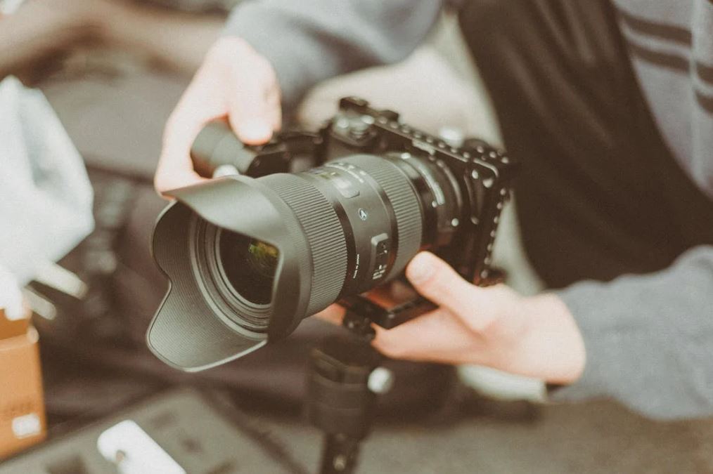 https://www.pexels.com/photo/black-and-gray-dslr-camera-with-stability-lens-1097768/ Photo by Julia Avamotive on Pexels