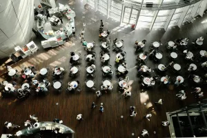 https://unsplash.com/photos/people-in-a-building-with-a-white-and-black-tables-and-chairs-Fi4NlKi39No