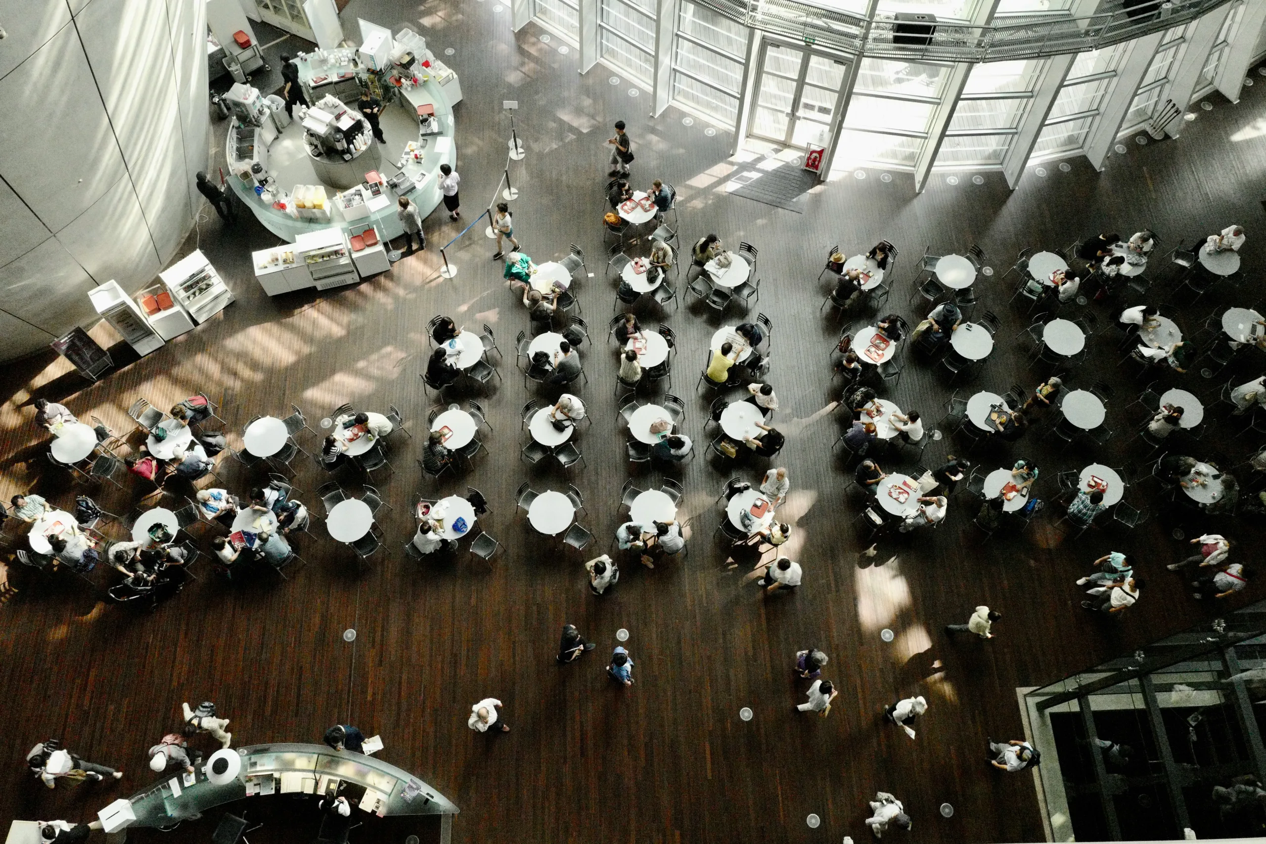 https://unsplash.com/photos/people-in-a-building-with-a-white-and-black-tables-and-chairs-Fi4NlKi39No