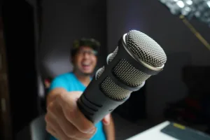 https://unsplash.com/photos/man-in-blue-and-black-crew-neck-t-shirt-holding-microphone-92gUiR6UhVg Photo by Medy Siregar on Unsplash