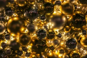 https://unsplash.com/photos/gold-and-silver-round-ornament-Xnf9YhbplfE