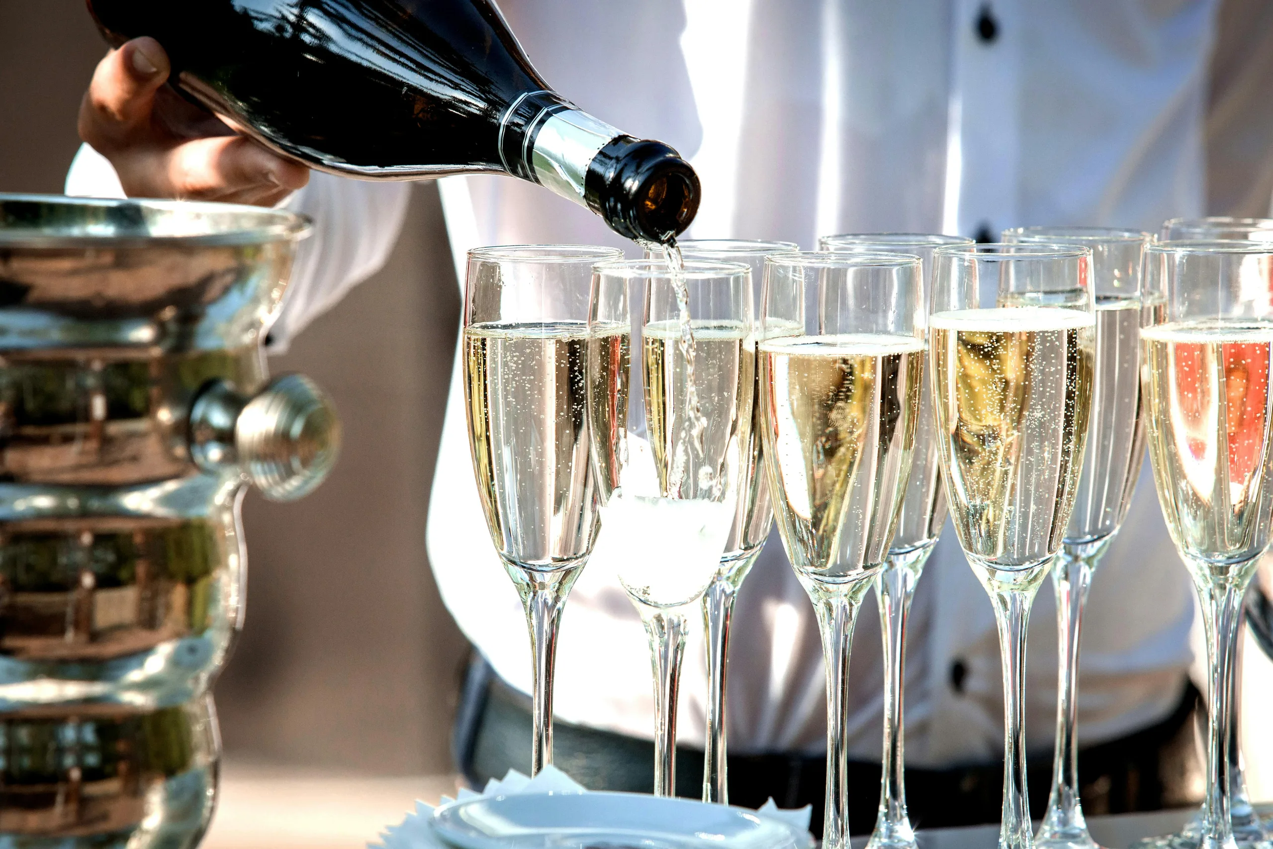 Photo by Lena Ti: https://www.pexels.com/photo/elegant-champagne-pouring-at-celebration-33099964/