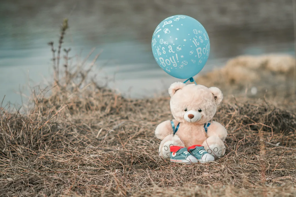 https://unsplash.com/photos/a-teddy-bear-with-a-balloon-attached-to-it-8joGE3XcqBY Photo by Arteida Mjeshtri on Unsplash