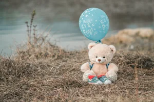 https://unsplash.com/photos/a-teddy-bear-with-a-balloon-attached-to-it-8joGE3XcqBY Photo by Arteida Mjeshtri on Unsplash