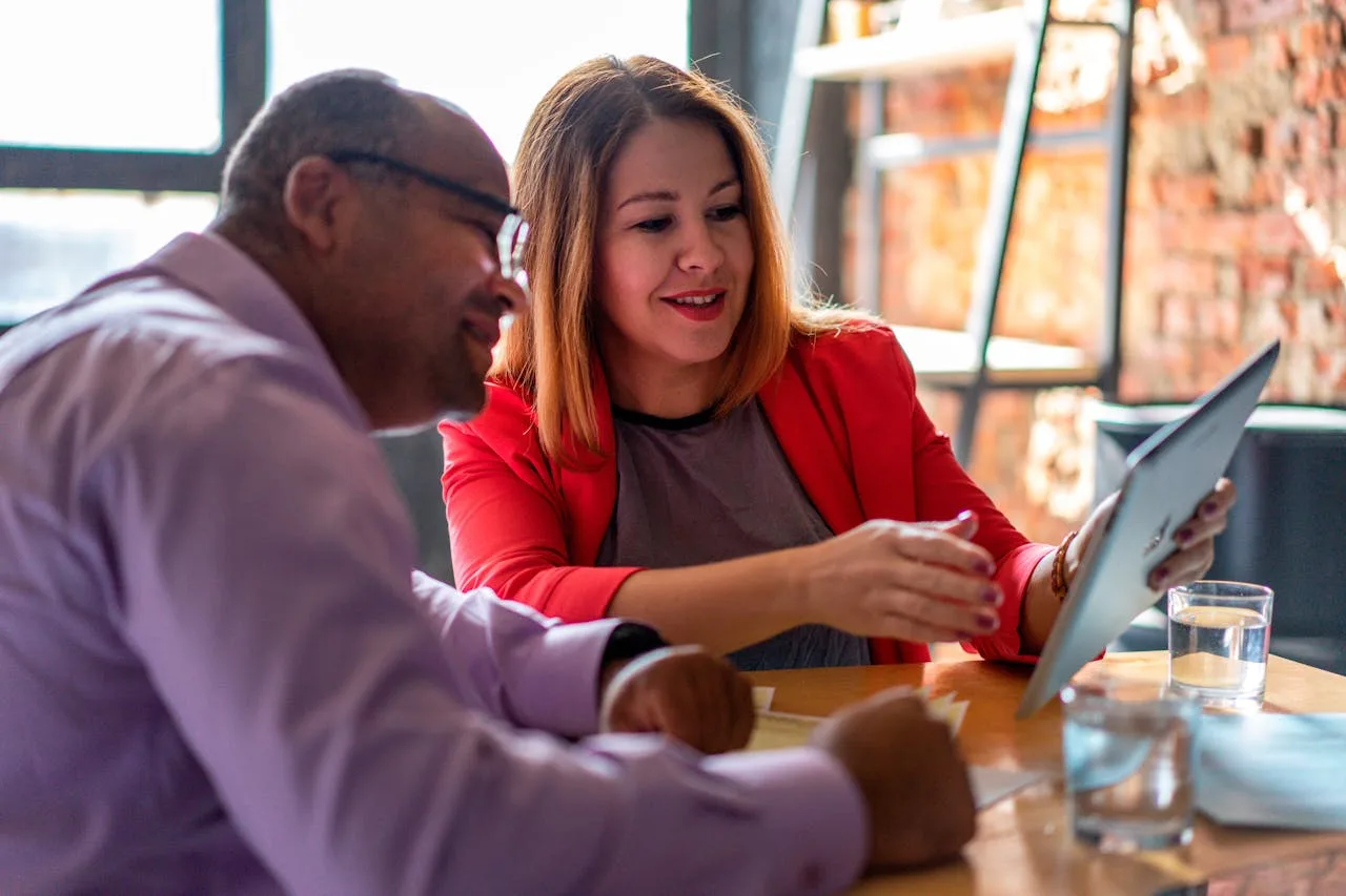 https://www.pexels.com/photo/a-woman-in-red-blazer-holding-an-ipad-12944654/