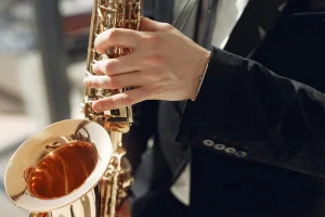 https://www.pexels.com/photo/person-holding-brass-saxophone-3984803/ Photo by Gustavo Fring on Pexels