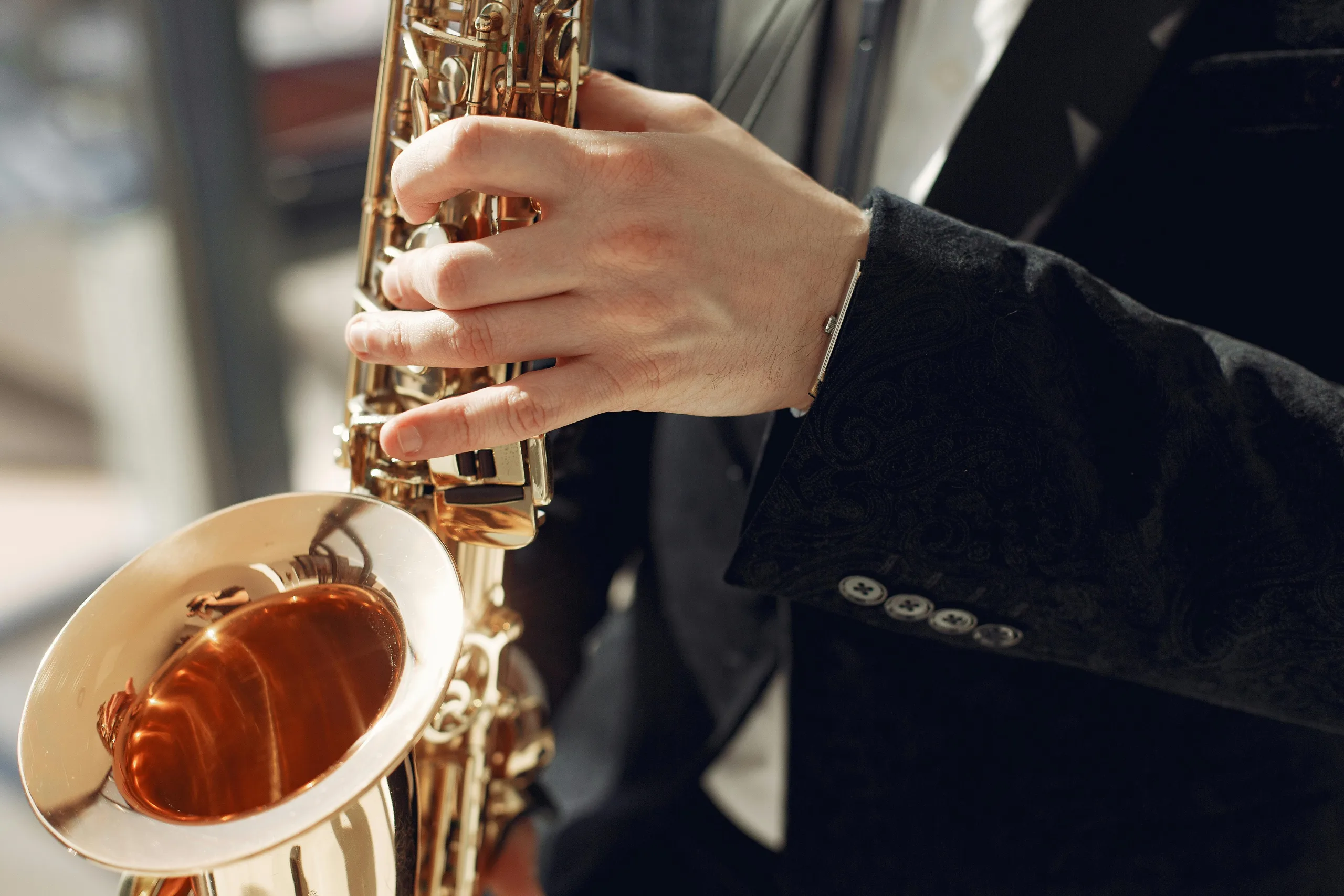 https://www.pexels.com/photo/person-holding-brass-saxophone-3984803/ Photo by Gustavo Fring on Pexels