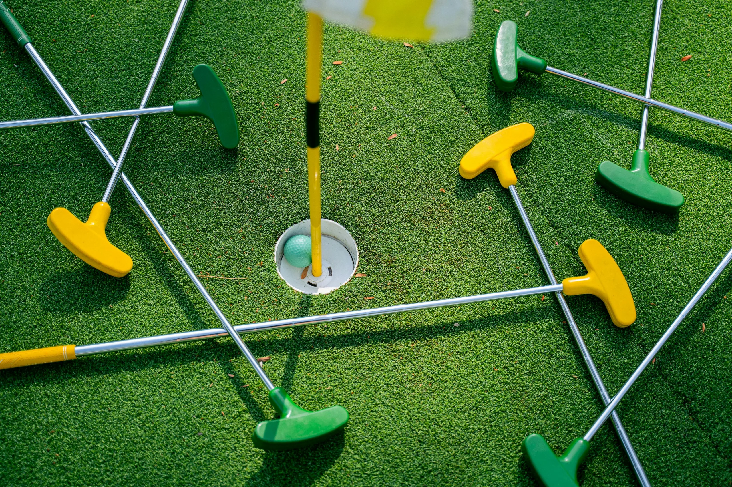 https://www.pexels.com/photo/golf-clubs-on-the-grass-6370107/ Photo by Anna Tarazevich on Pexels