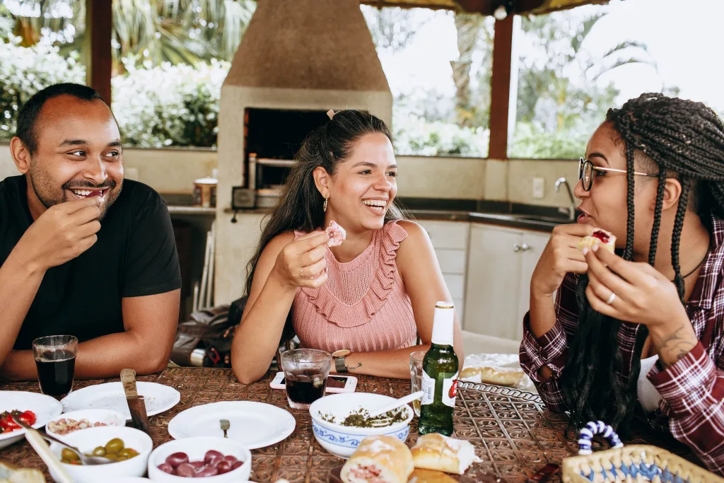 https://www.pexels.com/photo/friends-enjoying-outdoor-meal-together-27177294/ Photo by Helena Lopes on Pexels