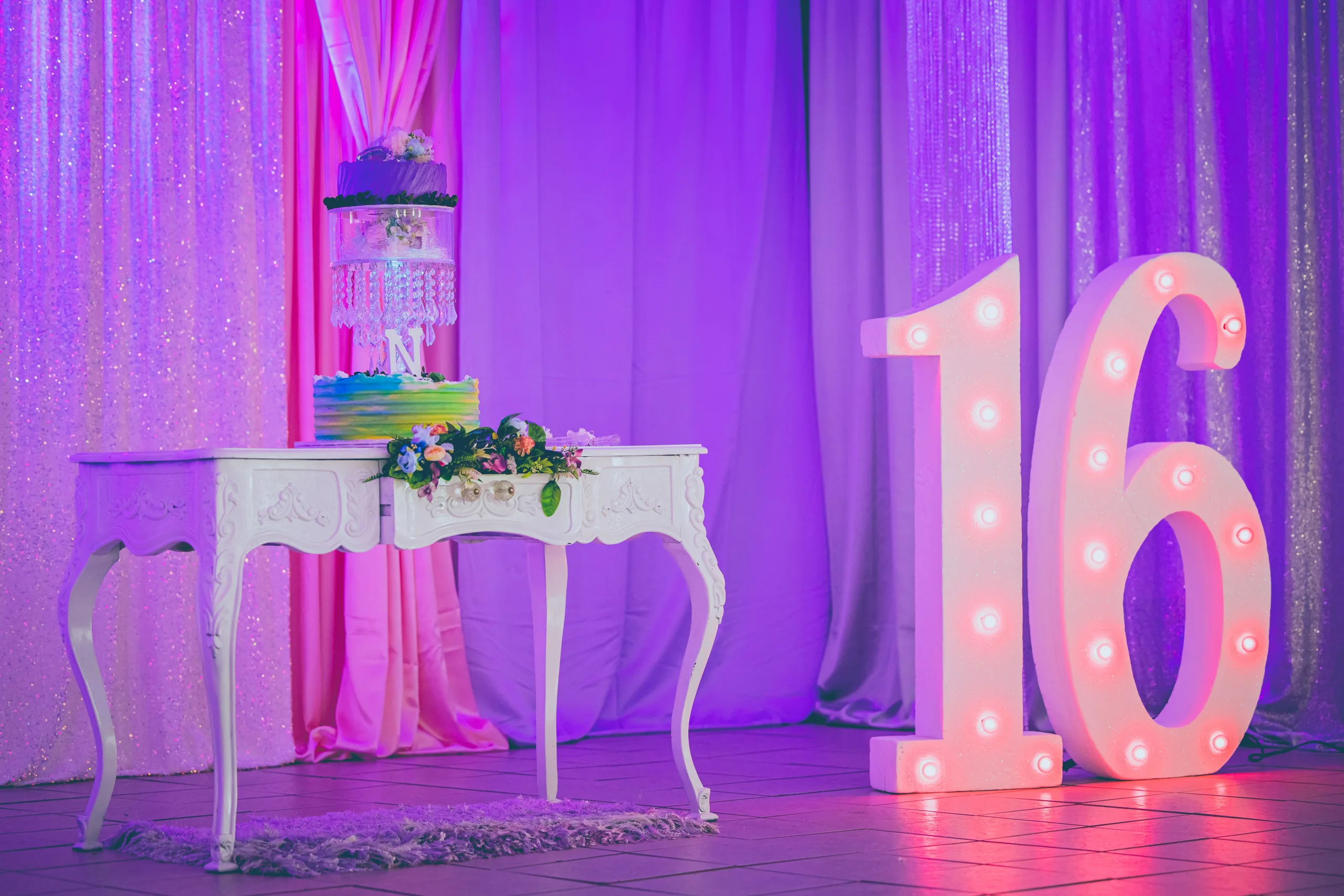 Photo by Juan Rosario 🇵🇷: https://www.pexels.com/photo/colorful-sweet-sixteen-birthday-celebration-decor-29534660/
