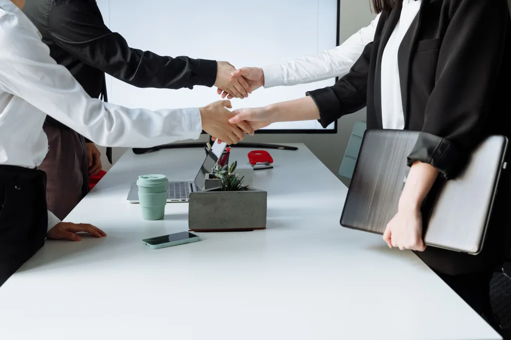 Photo by Thirdman : https://www.pexels.com/photo/photo-of-people-shaking-hands-7651924/