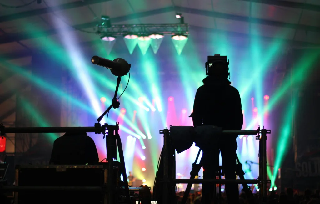 https://unsplash.com/photos/silhouette-of-man-standing-on-stage-4Ixxu74o06E