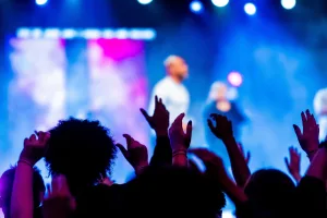 Photo by Caleb Oquendo: https://www.pexels.com/photo/vibrant-concert-crowd-with-stage-lights-30433578/