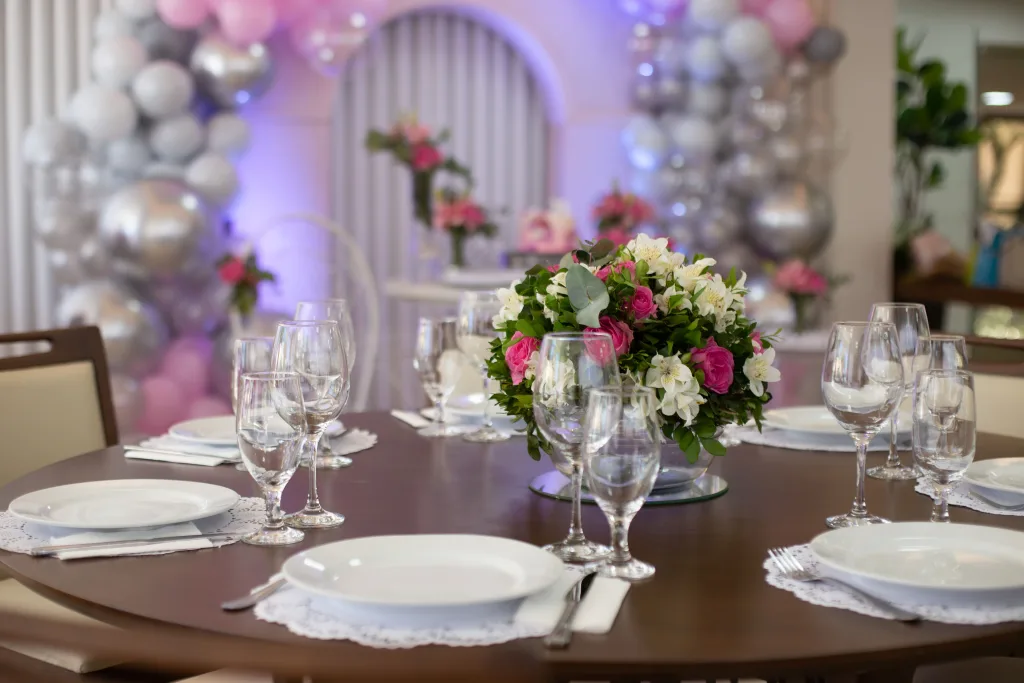 https://www.pexels.com/photo/flowers-on-table-with-plates-and-glasses-14457437/