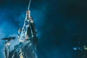 https://unsplash.com/photos/man-holding-electric-guitar-and-microphone-in-front-of-lights-inside-dim-room-with-smoke-sxxnM-tRlVg