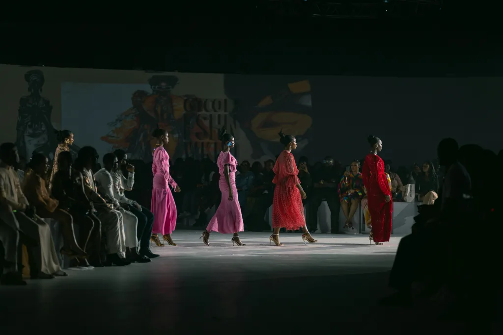 https://unsplash.com/photos/a-group-of-women-walking-down-a-runway-01W4Xbz3Ayk