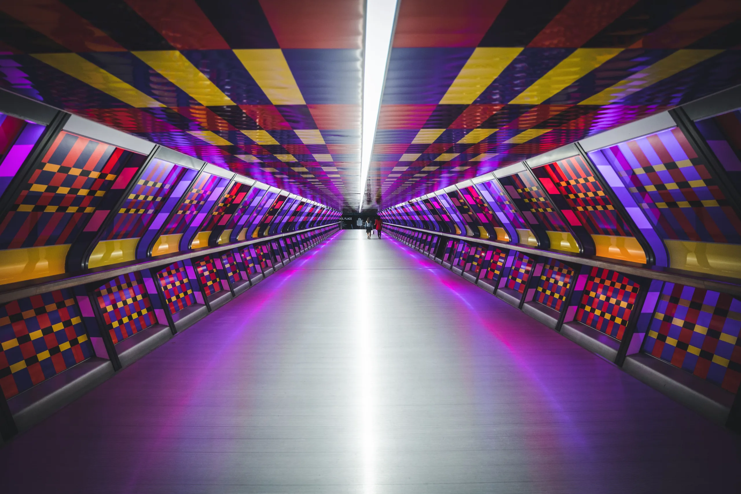 https://www.pexels.com/photo/interior-of-adams-plaza-bridge-canary-wharf-london-england-10260289/