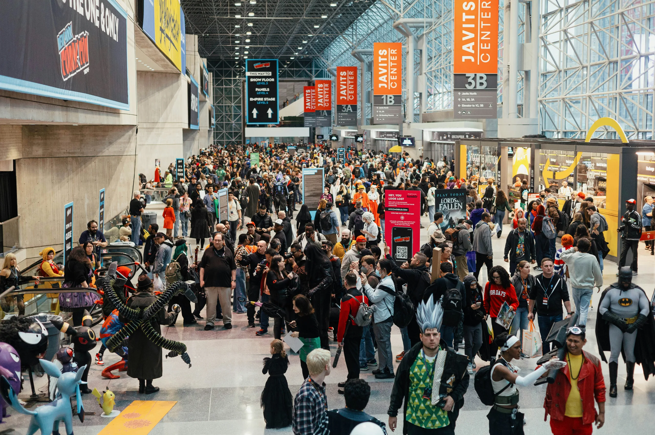 https://unsplash.com/photos/a-large-group-of-people-walking-through-an-airport-bAvxyfH-WuY