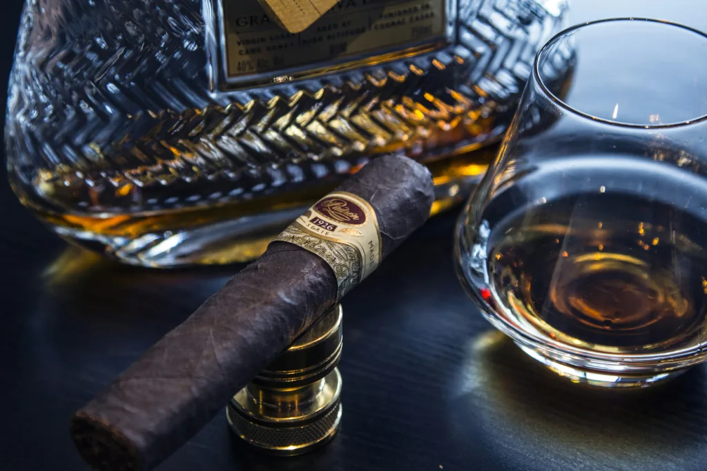 https://unsplash.com/photos/clear-drinking-glass-beside-brown-bottle-f5hCYk1PdA0