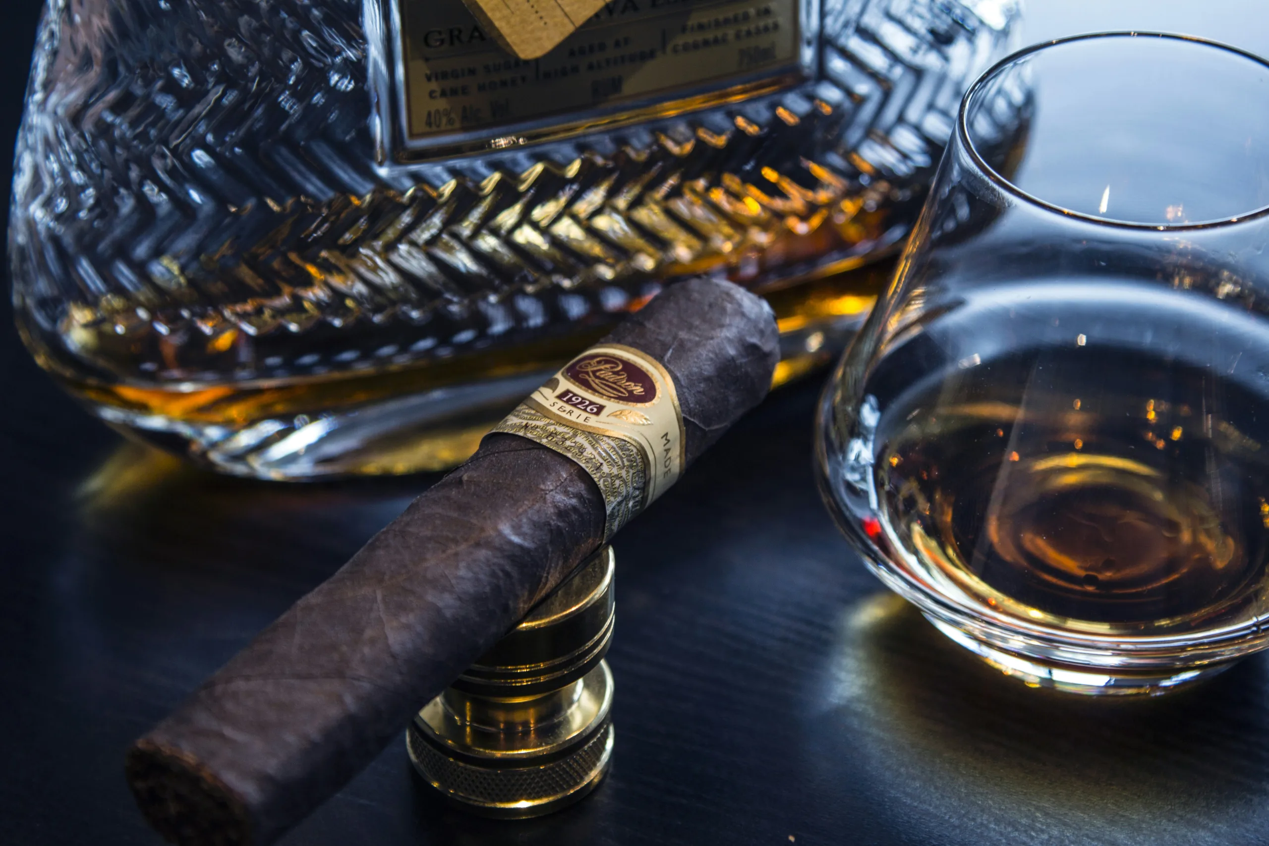 https://unsplash.com/photos/clear-drinking-glass-beside-brown-bottle-f5hCYk1PdA0