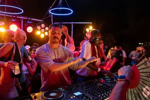 https://unsplash.com/photos/djs-performing-for-a-crowd-at-an-outdoor-night-event-ivIg2UL8vlE