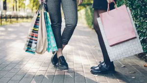https://unsplash.com/photos/two-women-with-shopping-bags-on-a-sidewalk-VZK7zlnUVwI