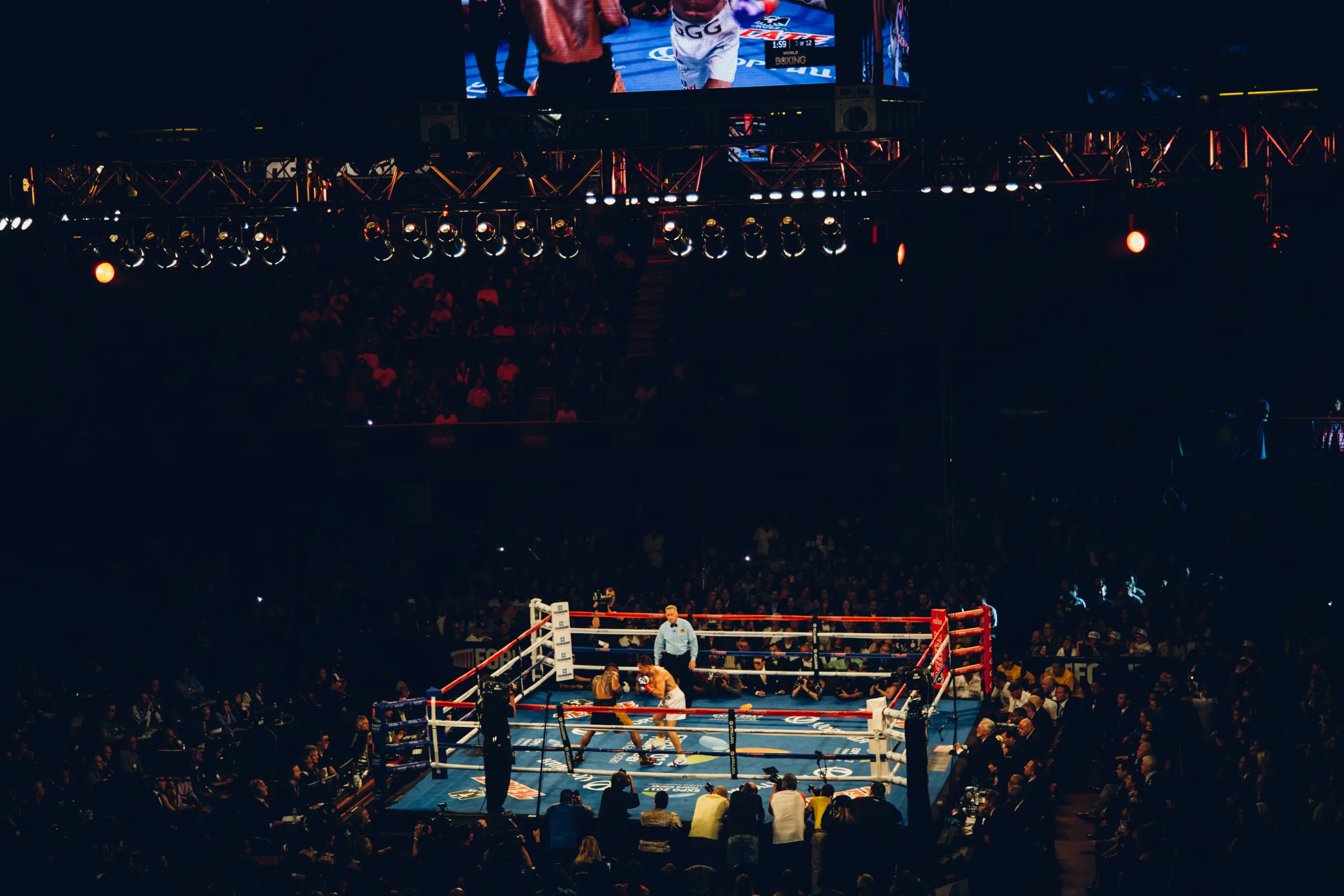 https://unsplash.com/photos/boxers-sparring-in-inglewood-arena-lUK16p_JtCM