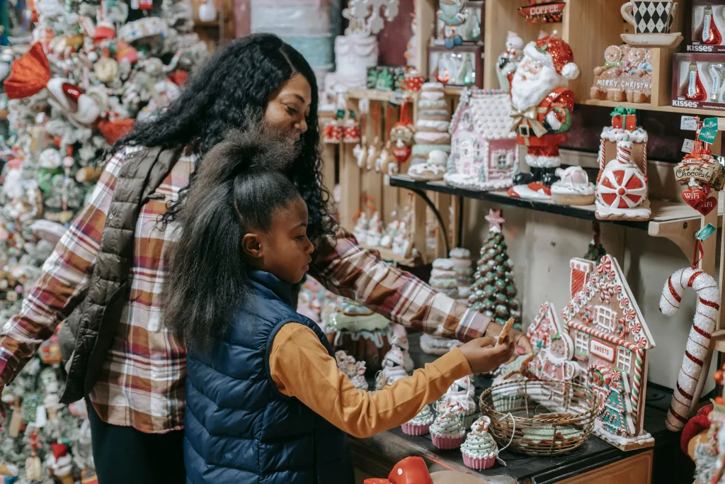 https://www.pexels.com/photo/happy-black-mother-with-daughter-choosing-souvenirs-in-shop-5727806/