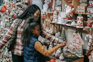 https://www.pexels.com/photo/happy-black-mother-with-daughter-choosing-souvenirs-in-shop-5727806/