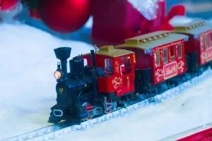 https://www.pexels.com/photo/festive-miniature-train-at-christmas-market-display-35249649/