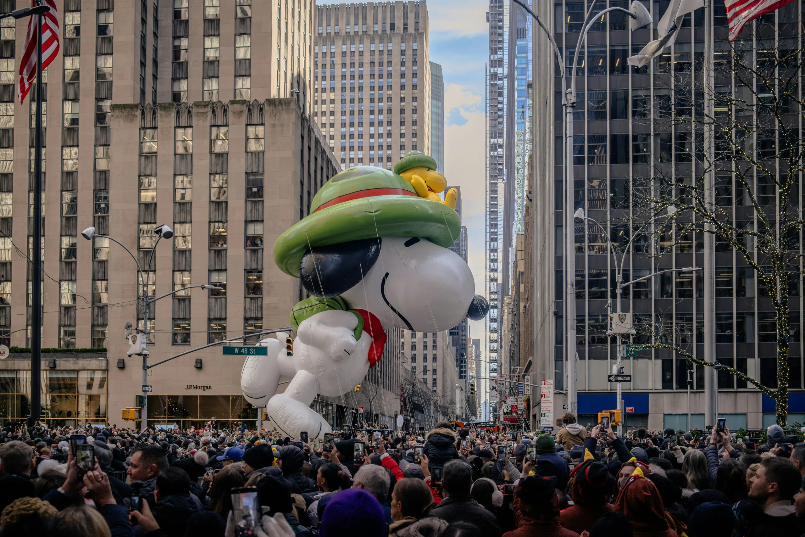 https://unsplash.com/photos/snoopy-balloon-floats-down-a-city-street-parade-AcWmGJ07FdQ